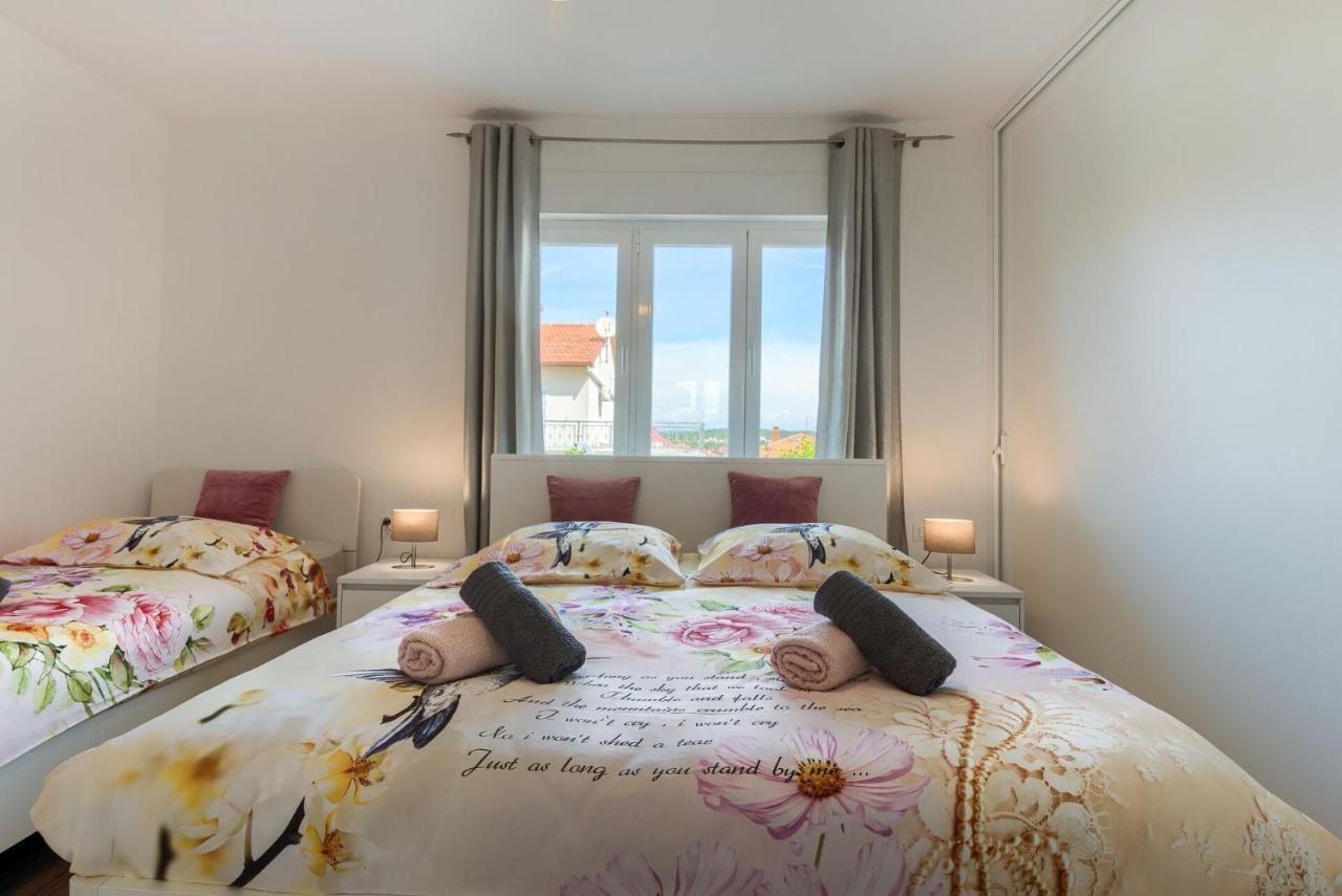 Esther Apartment