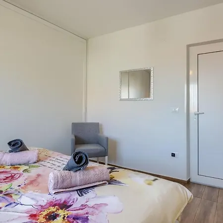 Esther Apartment Pula Exterior photo