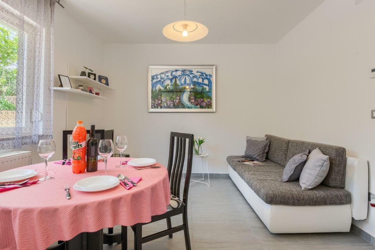 Esther Apartament Pula
