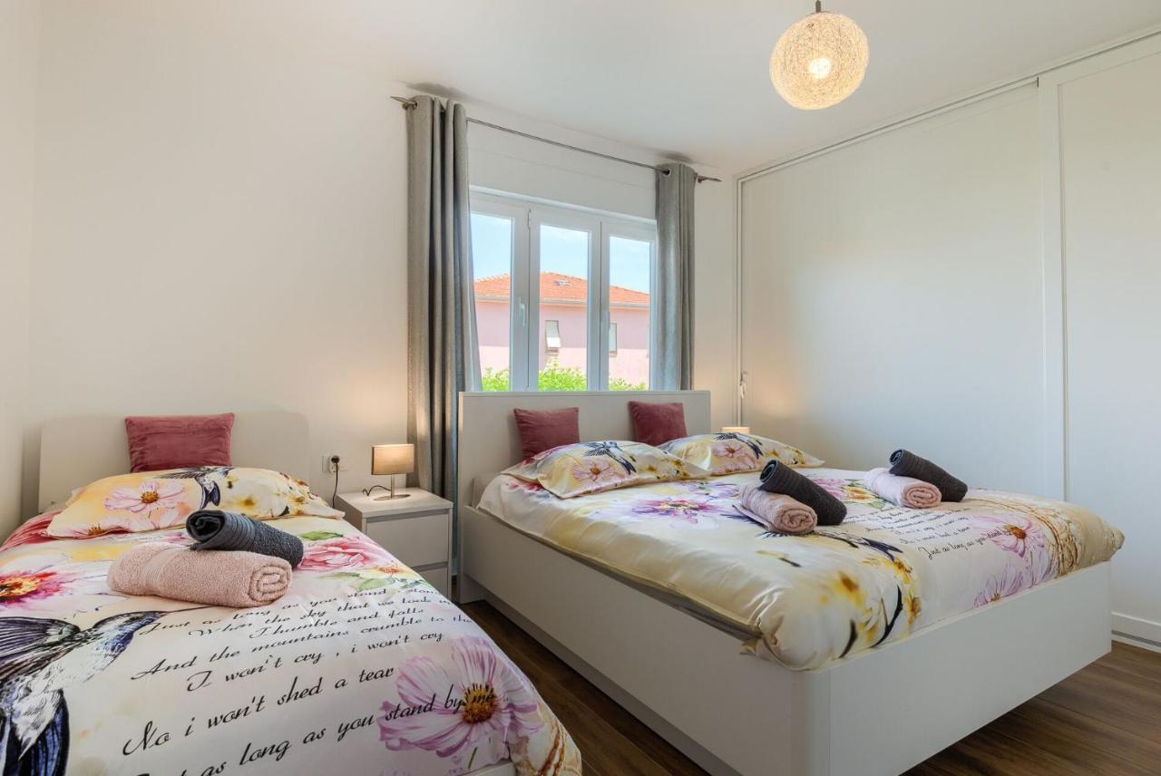 Apartament Esther *